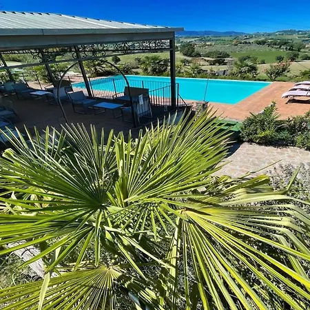 Aircon, Wifi, Infinity Pool, Jacuzzi, Manicured Gardens 6 Apts - All Amazing アパート *