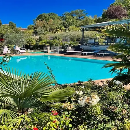 Aircon, Wifi, Infinity Pool, Jacuzzi, Manicured Gardens 6 Apts - All Amazing アパート Colle Umberto