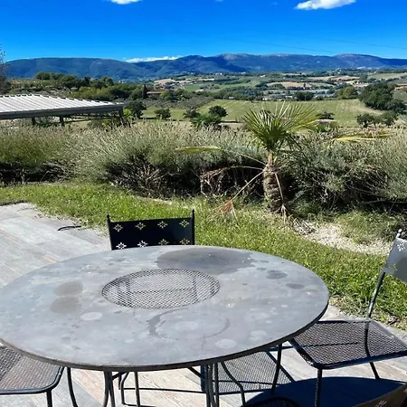 Aircon, Wifi, Infinity Pool, Jacuzzi, Manicured Gardens 6 Apts - All Amazing * Colle Umberto