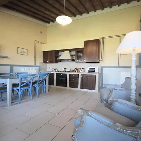 Aircon, Wifi, Infinity Pool, Jacuzzi, Manicured Gardens 6 Apts - All Amazing * Colle Umberto