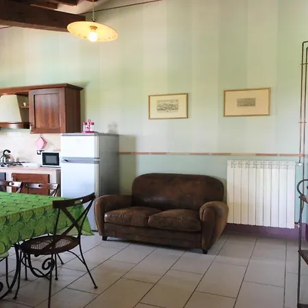 Aircon, Wifi, Infinity Pool, Jacuzzi, Manicured Gardens 6 Apts - All Amazing Colle Umberto