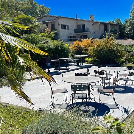 Aircon, Wifi, Infinity Pool, Jacuzzi, Manicured Gardens 6 Apts - All Amazing Colle Umberto