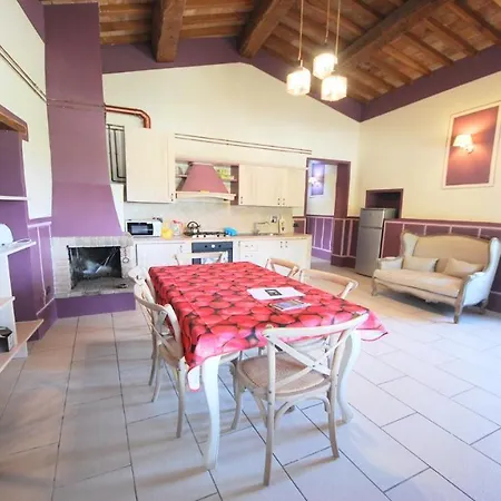 Aircon, Wifi, Infinity Pool, Jacuzzi, Manicured Gardens 6 Apts - All Amazing * Colle Umberto