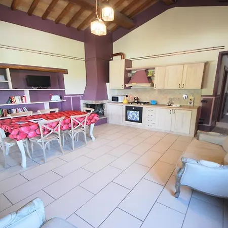 Aircon, Wifi, Infinity Pool, Jacuzzi, Manicured Gardens 6 Apts - All Amazing Colle Umberto