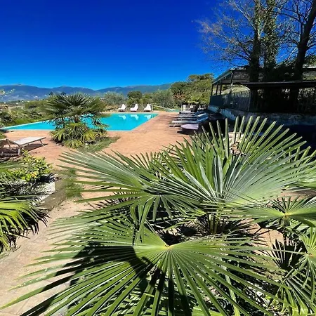 Aircon, Wifi, Infinity Pool, Jacuzzi, Manicured Gardens 6 Apts - All Amazing アパート *