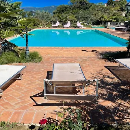 Aircon, Wifi, Infinity Pool, Jacuzzi, Manicured Gardens 6 Apts - All Amazing アパート Colle Umberto