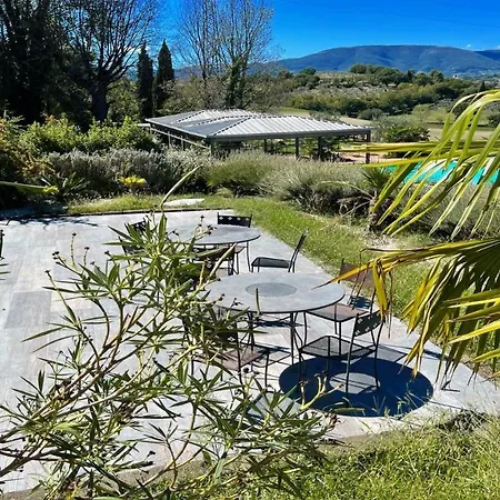 Aircon, Wifi, Infinity Pool, Jacuzzi, Manicured Gardens 6 Apts - All Amazing *