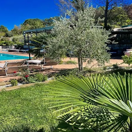 Aircon, Wifi, Infinity Pool, Jacuzzi, Manicured Gardens 6 Apts - All Amazing
