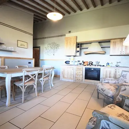 Aircon, Wifi, Infinity Pool, Jacuzzi, Manicured Gardens 6 Apts - All Amazing Colle Umberto