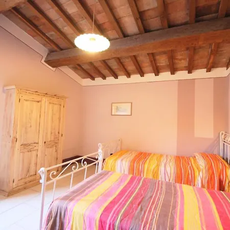 Aircon, Wifi, Infinity Pool, Jacuzzi, Manicured Gardens 6 Apts - All Amazing * Colle Umberto