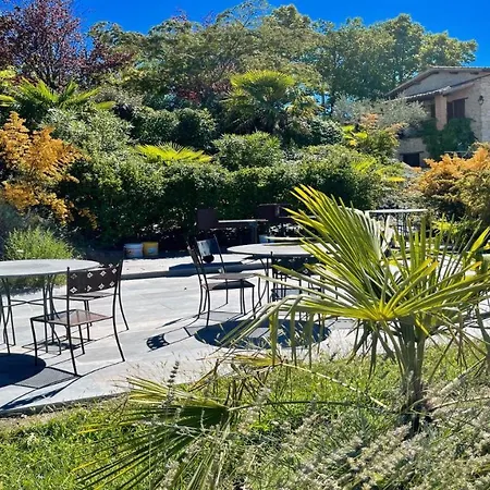 Aircon, Wifi, Infinity Pool, Jacuzzi, Manicured Gardens 6 Apts - All Amazing アパート